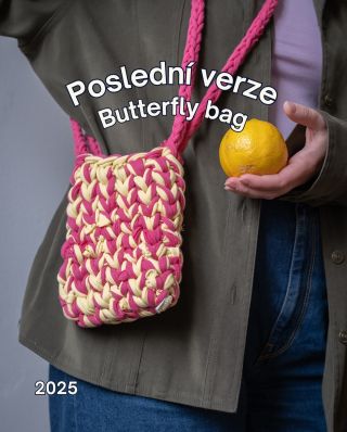Ani Butterfly Bag nevznikla lusknutím prstu. První verzi jsem uháčkovala z triček už někdy na jaře 2023. A pak jsem...