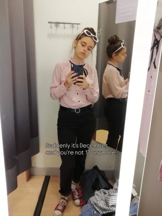 V tý době jsem se začínala zajímat o sekáče a učila se háčkovat. I am proud on little me🍎